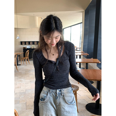 磨毛纽扣U领修身辣妹长袖打底衫女春秋冬季正肩内搭时髦百搭上衣