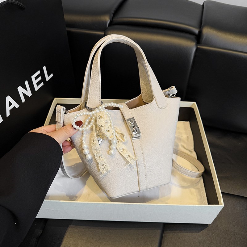 轻奢小众包包女式2025新款手提菜篮子包高级感超火百搭单肩斜挎包