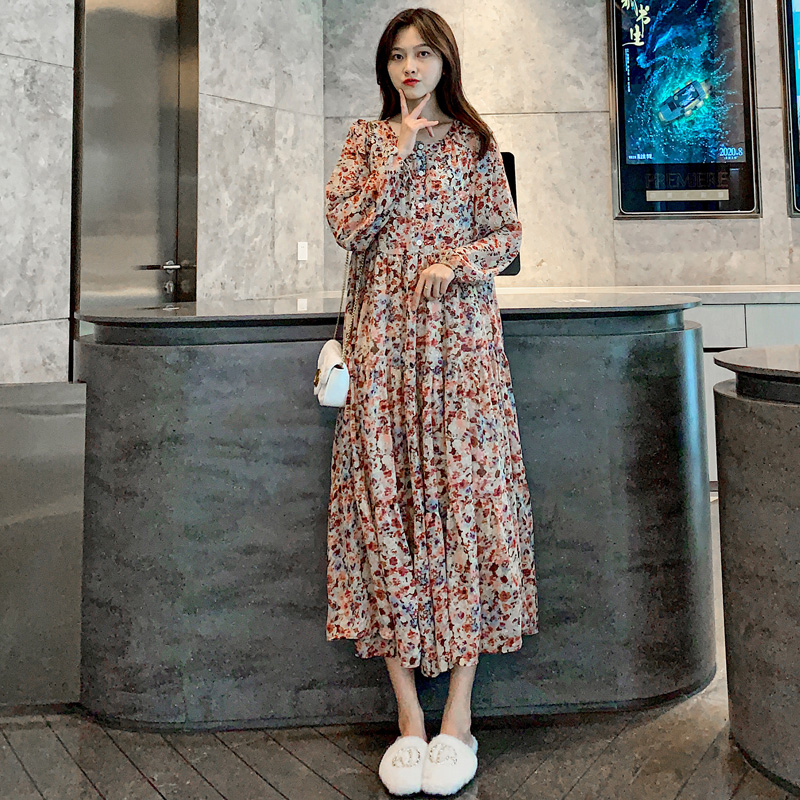孕妇洋装2023春秋新款长版过膝大尺码H时尚辣妈雪纺碎花仙女孕妇