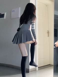 百褶裙女秋季 白色性感辣妹超短裙纯欲风半身a字高腰显瘦伞裙 新款