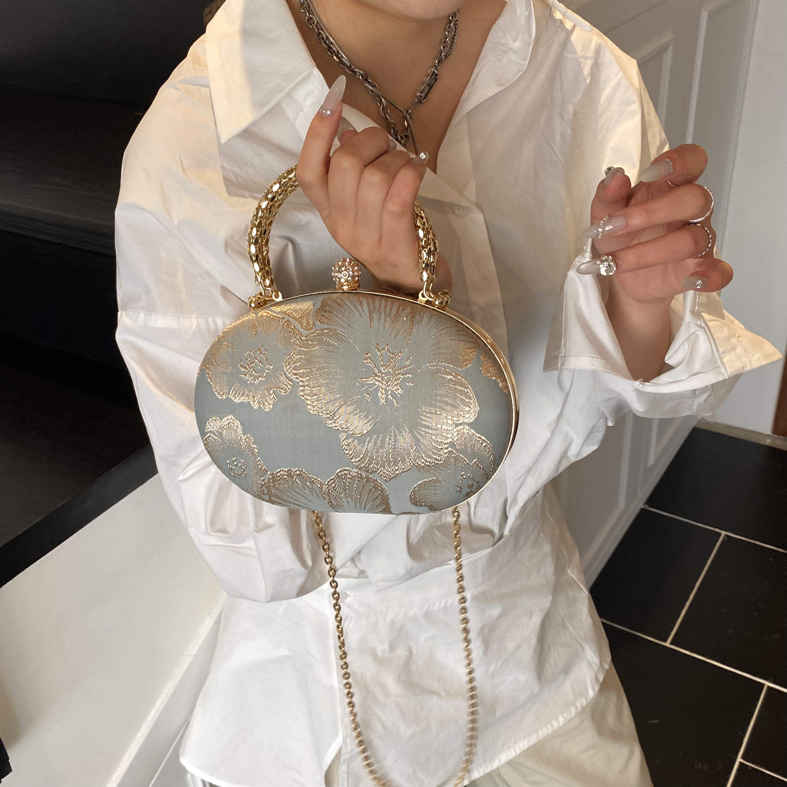 小众圆球包包女2026新款手提时尚链条小包晚宴迷你高级刺绣斜跨包