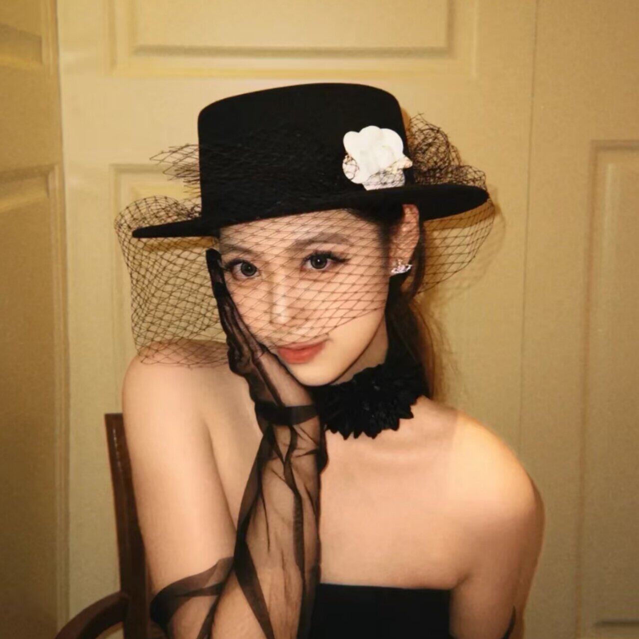 法式赫本风山茶花网纱黑色礼帽高级感气质复古英伦帽名媛风平顶帽