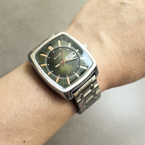 外贸精品工艺复古绿面酒桶形男表