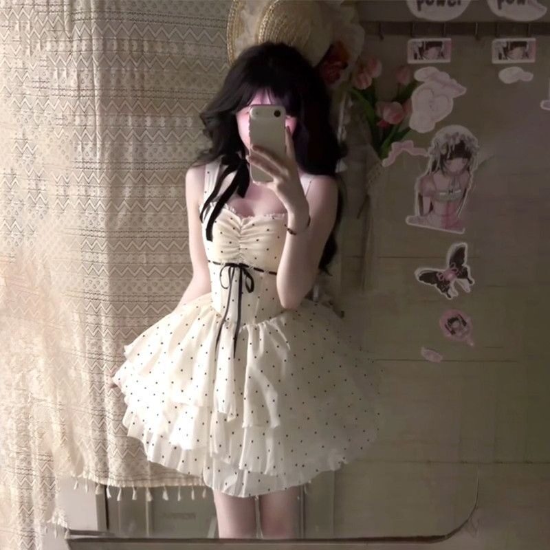 小个子甜妹波点吊带蛋糕裙方领褶皱设计蝴蝶结系带夏季约会连衣裙