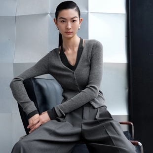 ariosec艾诺丝女神官方旗舰店2026春假两件撞色V领针织衫BR801157