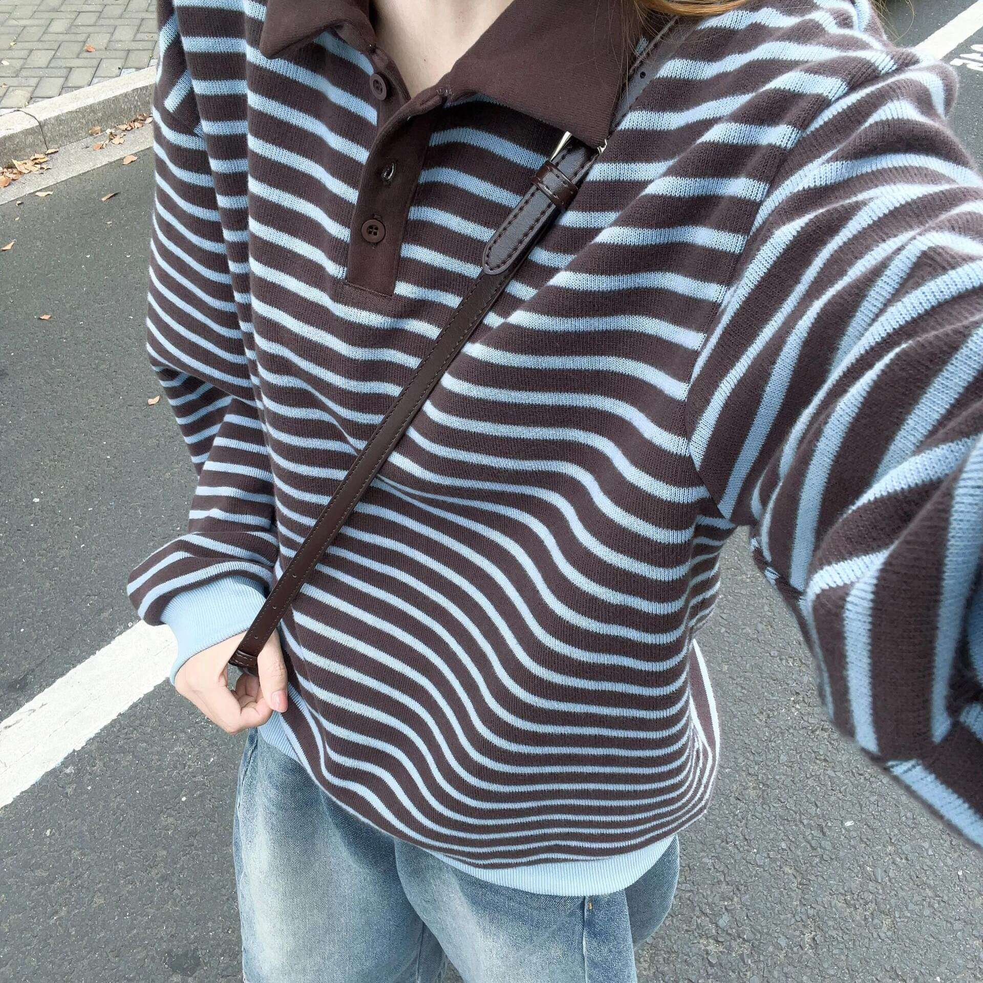 韩系学院风翻领条纹休闲