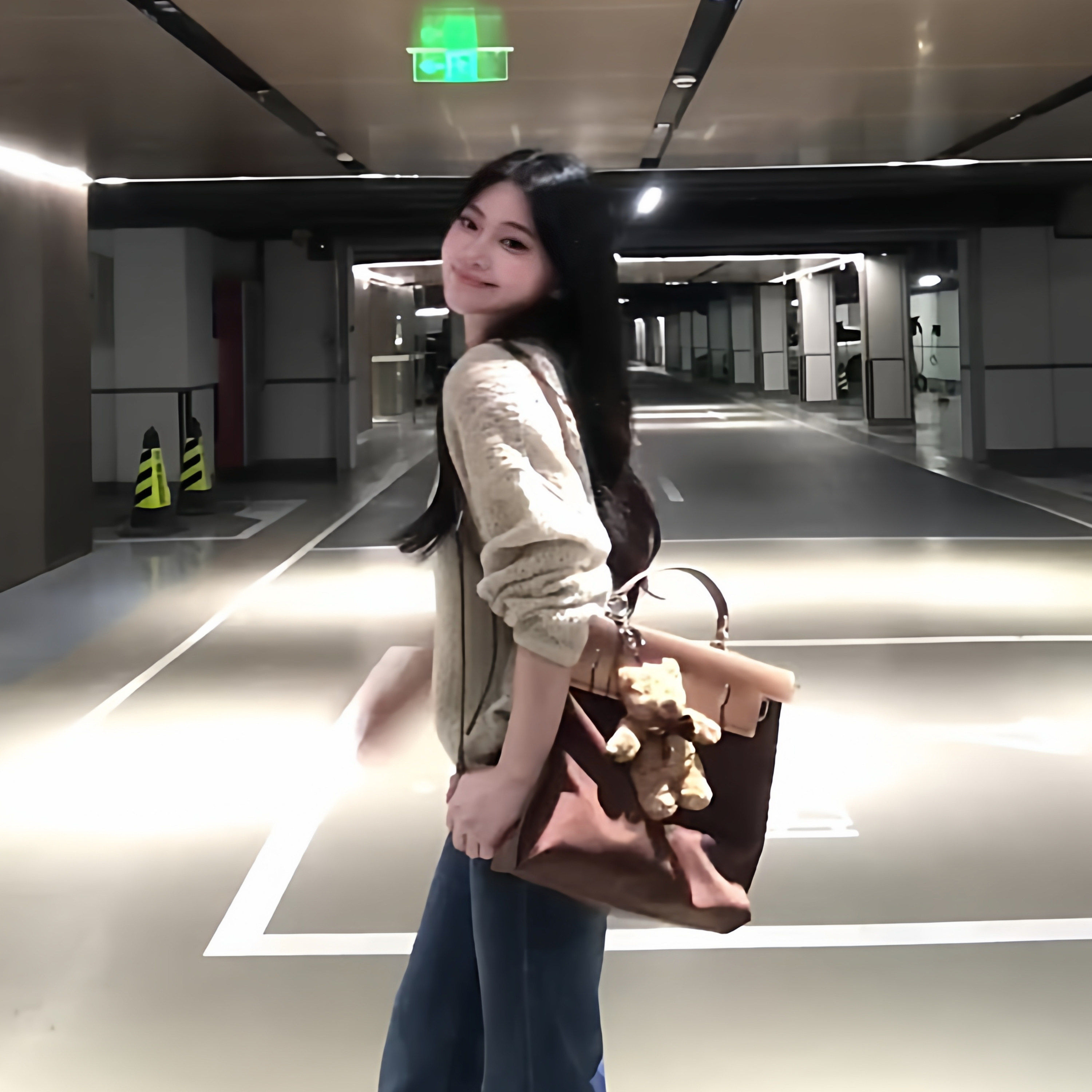 韩系早秋季V领镂空上衣女