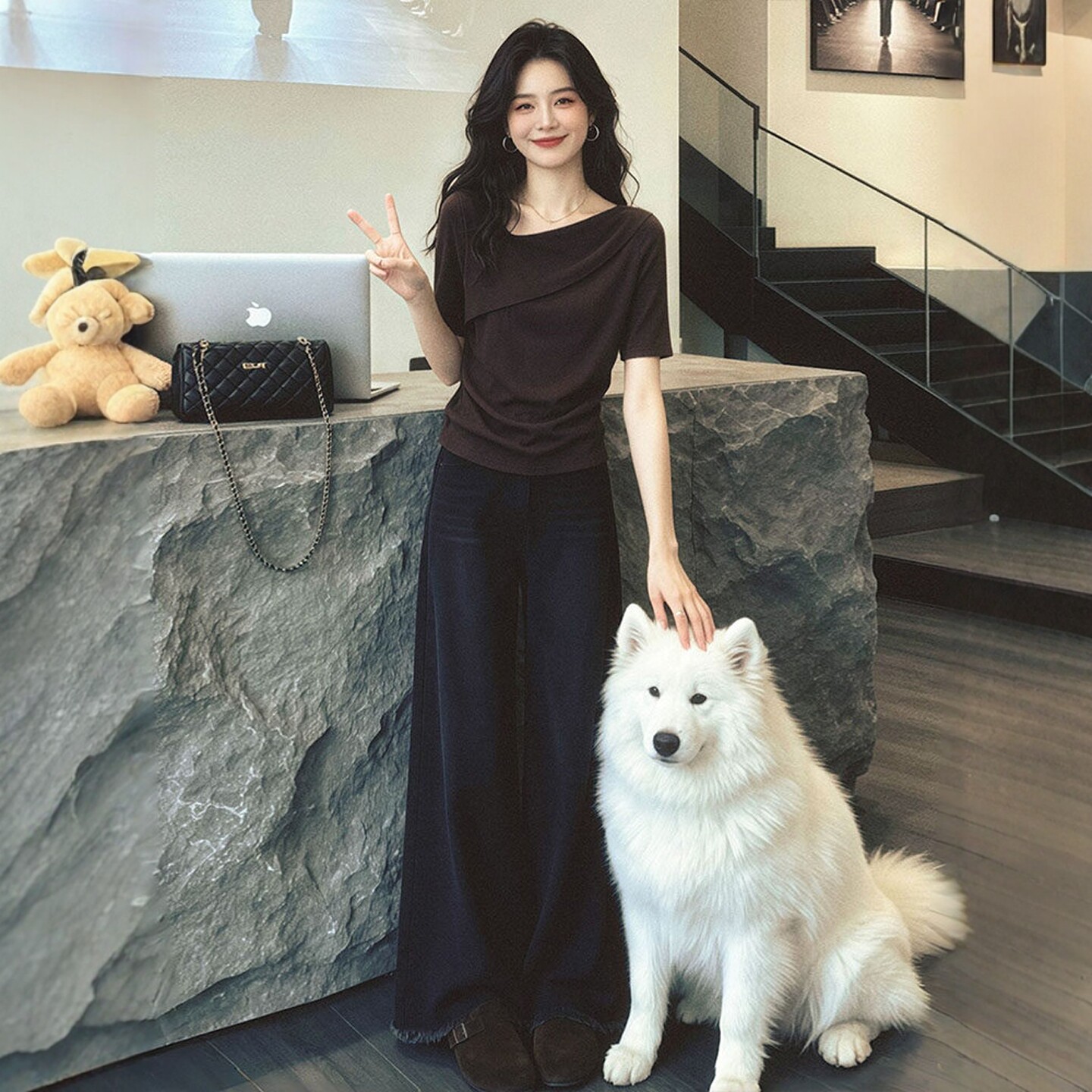咖色斜V领短袖T恤女夏季2