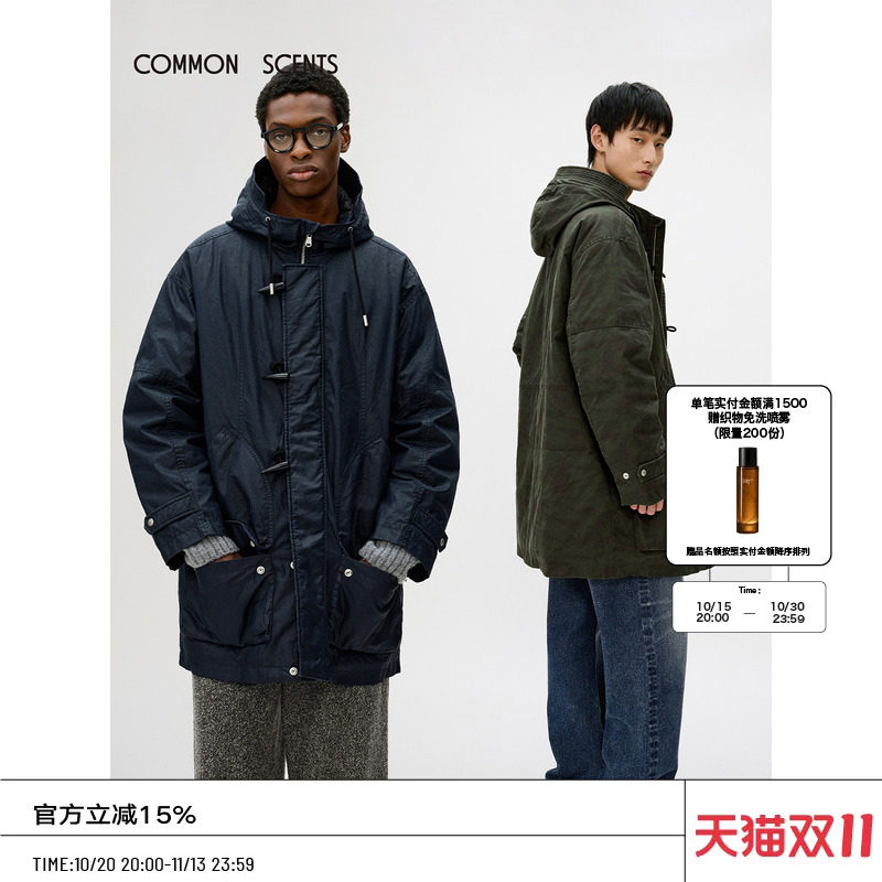 COMMON SCENTS涂层素材90绒连帽牛角扣Parka羽绒大衣外套