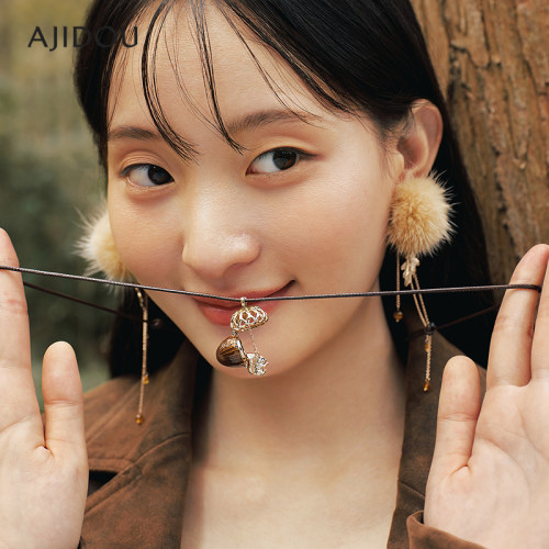 阿吉豆AJIDOU森林来信系列可爱棕色橡果吊坠可调节设计毛衣链项链