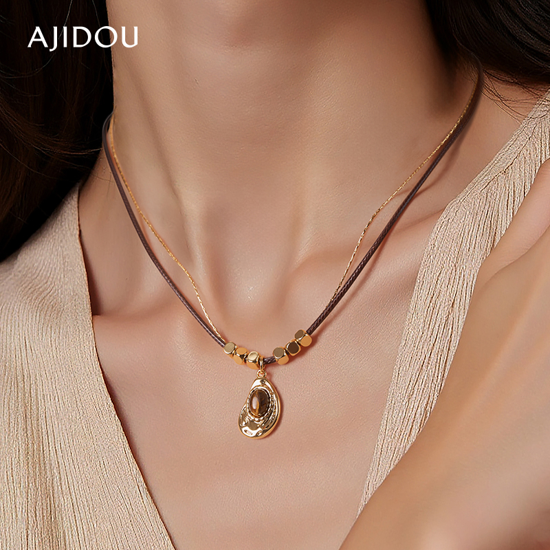 阿吉豆AJIDOU项链女款气质虎眼石锁骨链美拉德风长颈链毛衣链吊坠