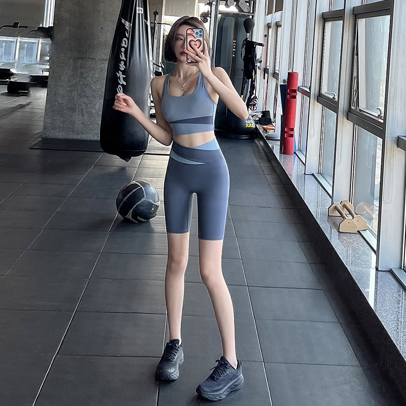 带胸垫健身服套装女高强度防震高腰五分裤运动锻炼速干透气瑜伽服
