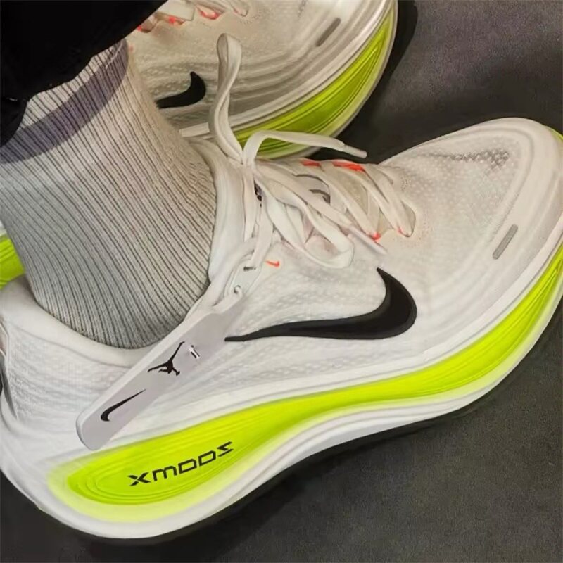 Nike耐克男鞋子2026春季新款VOMERO PLUS 软弹跑步鞋HV8150-120