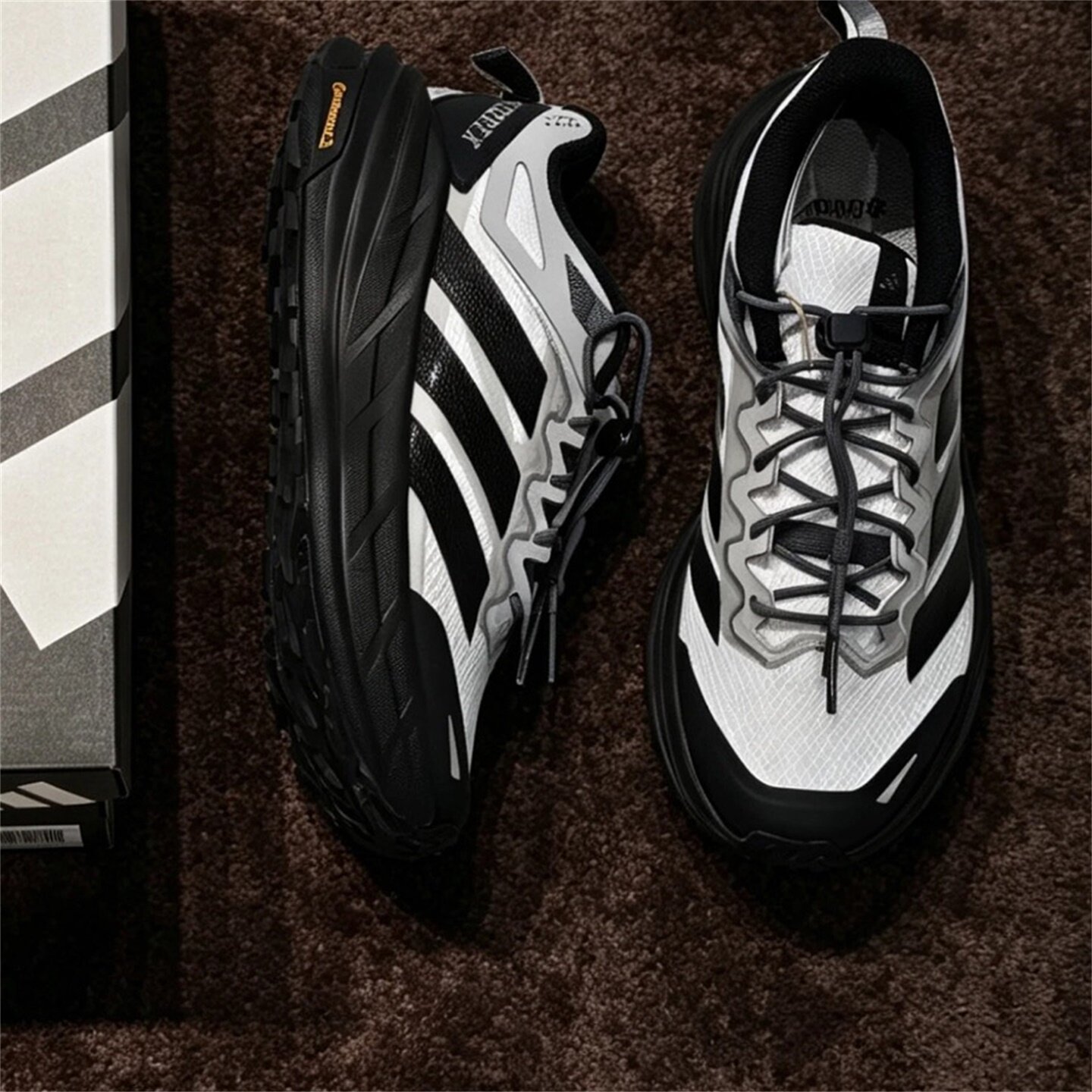 Adidas阿迪达斯男女款鞋子2026秋季新款舒适透气跑步老爹鞋KZ7356