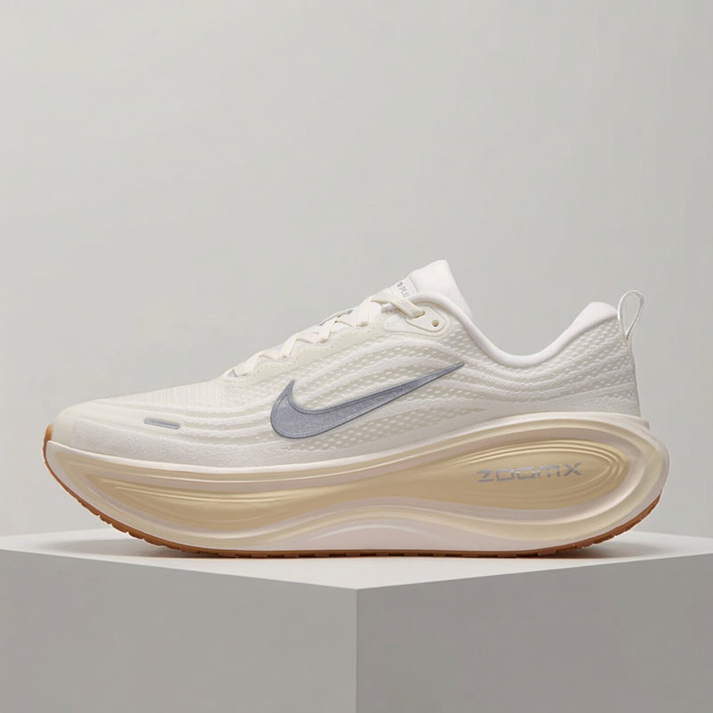 Nike耐克男鞋子2026秋季新款VOMERO PLUS 软弹跑步鞋IM8336-100