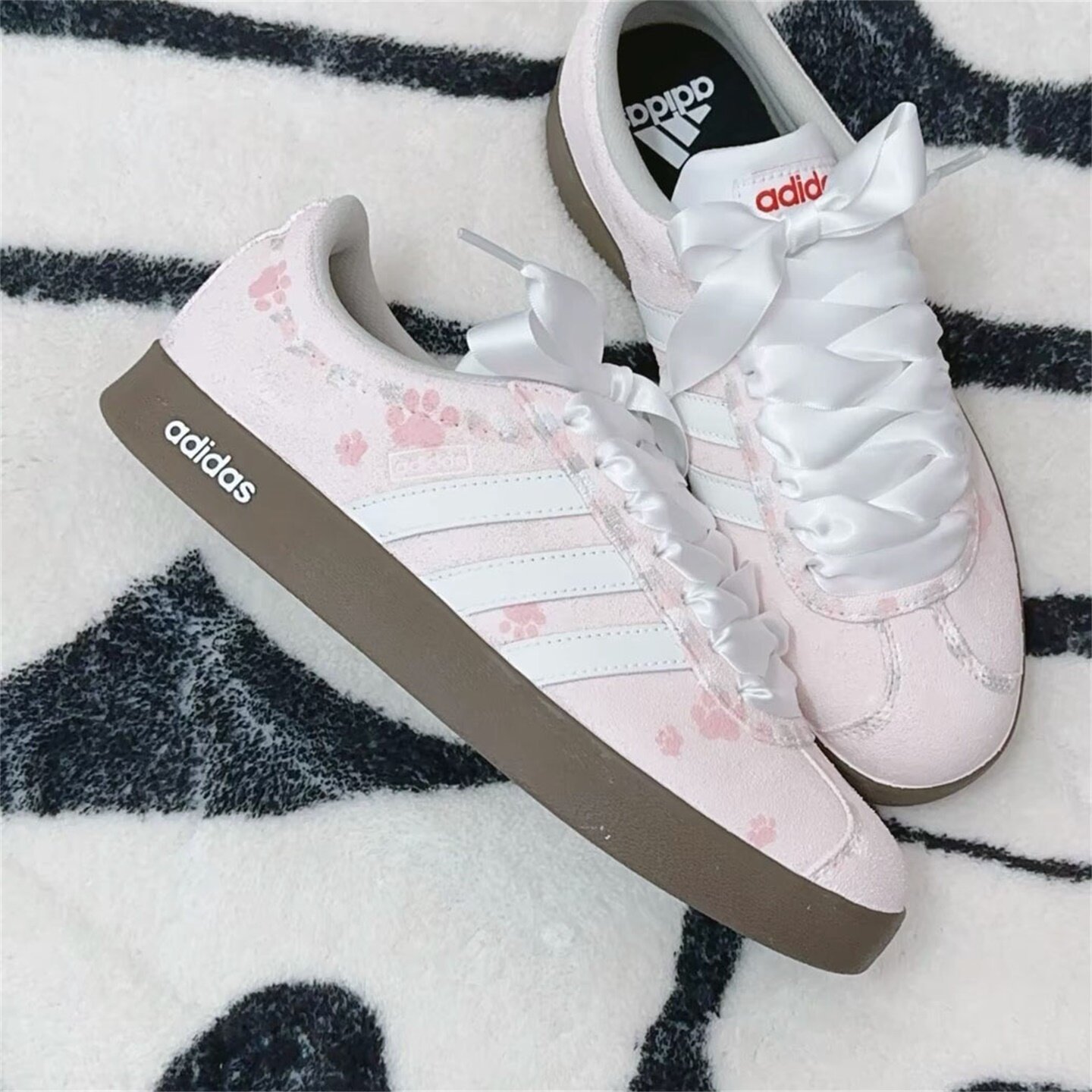 【球鞋定制】Adidas阿迪达斯男女鞋子 桃桃花甸 潮流百搭低帮板鞋