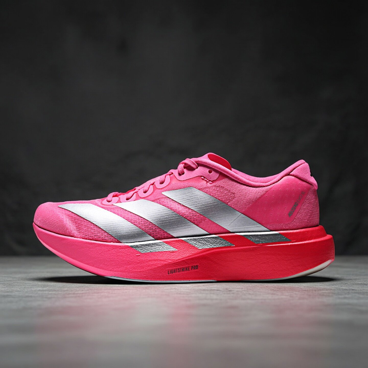 Adidas阿迪达斯男女款鞋子2026秋季新款运动休闲透气跑步鞋LA5894