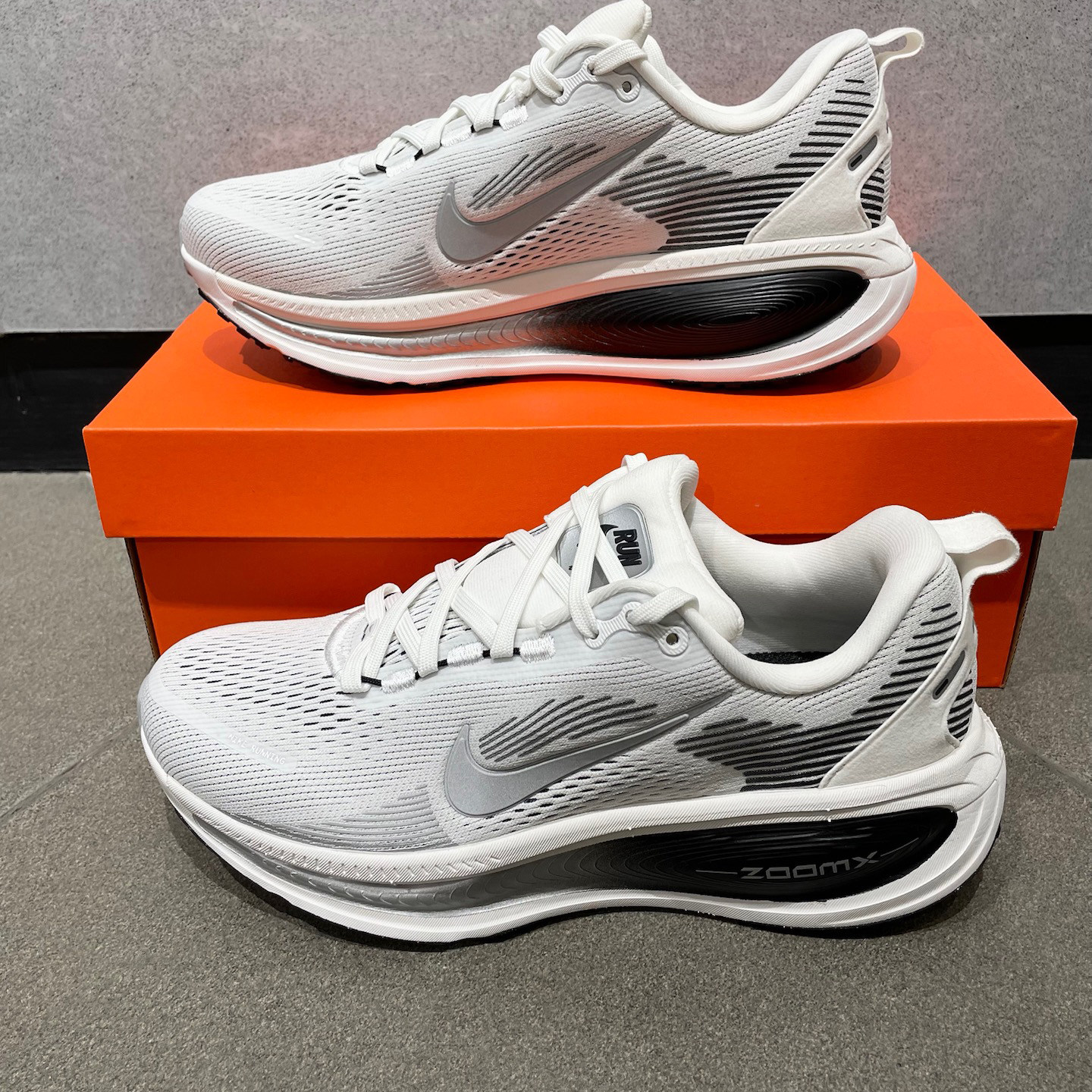 Nike耐克大童男女鞋子2026夏季新款舒适运动软弹跑步鞋IO9501-100