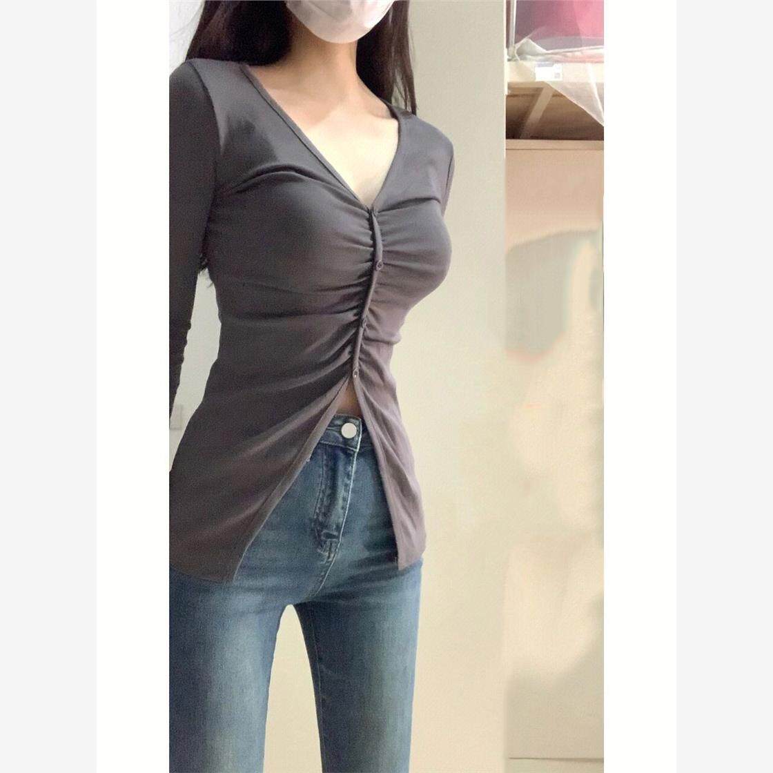 美式v领修身长袖t恤女秋季新款显瘦上衣设计感内搭纯欲辣妹小心机