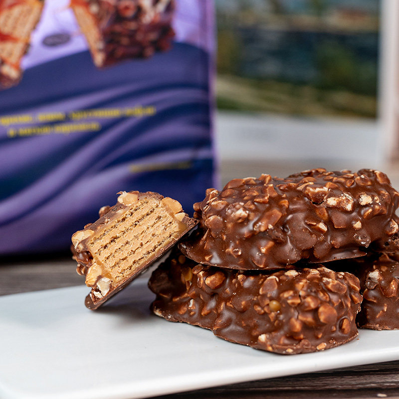 俄罗斯进口巧克力拉丝饼干原装奥特焦糖夹心韧性威化休闲小零食