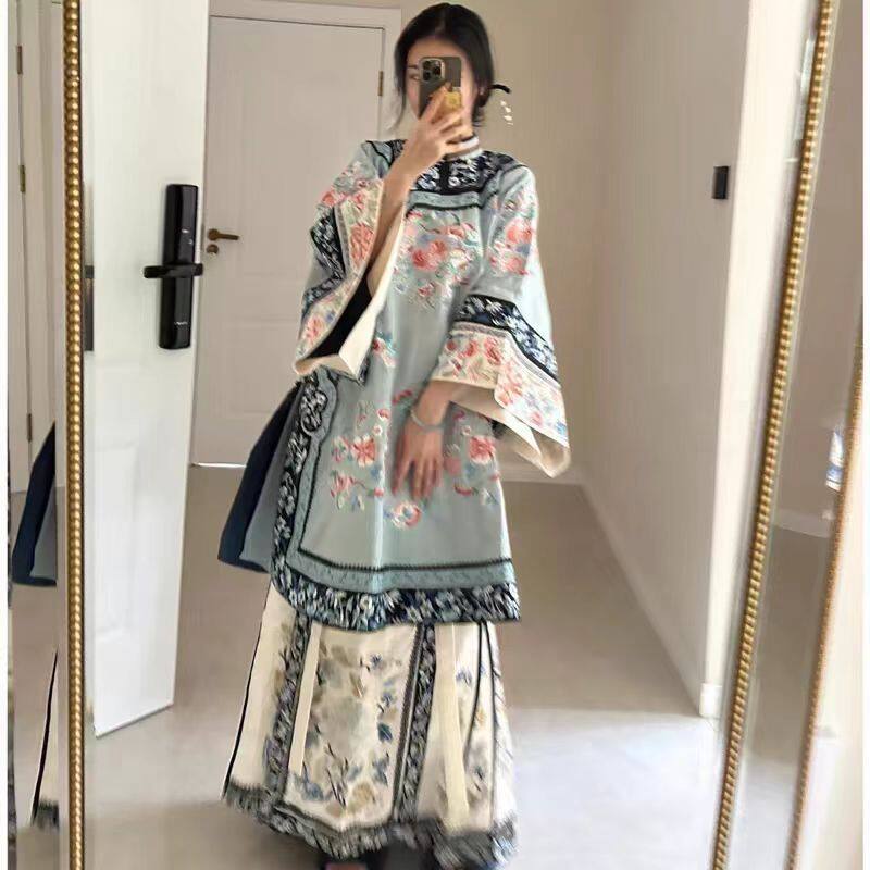 清汉女复原汉服斜襟圆领民族服装印花重工清朝马面套装