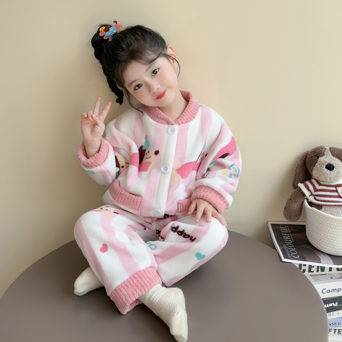 女童睡衣套装2025新款秋冬女宝宝法兰绒休闲保暖家居服珊瑚绒卡通