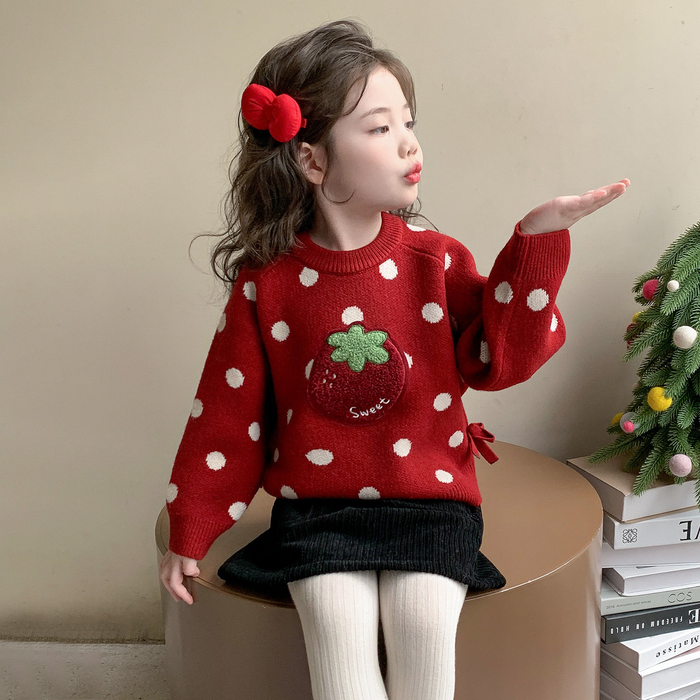 女童毛衣2025新款秋冬加厚保暖休闲女宝宝红色草莓波点收口可爱款