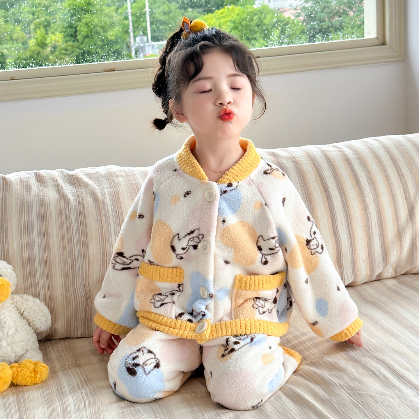 女童睡衣套装2025新款秋冬法兰绒女宝宝休闲开衫家居服保暖珊瑚绒
