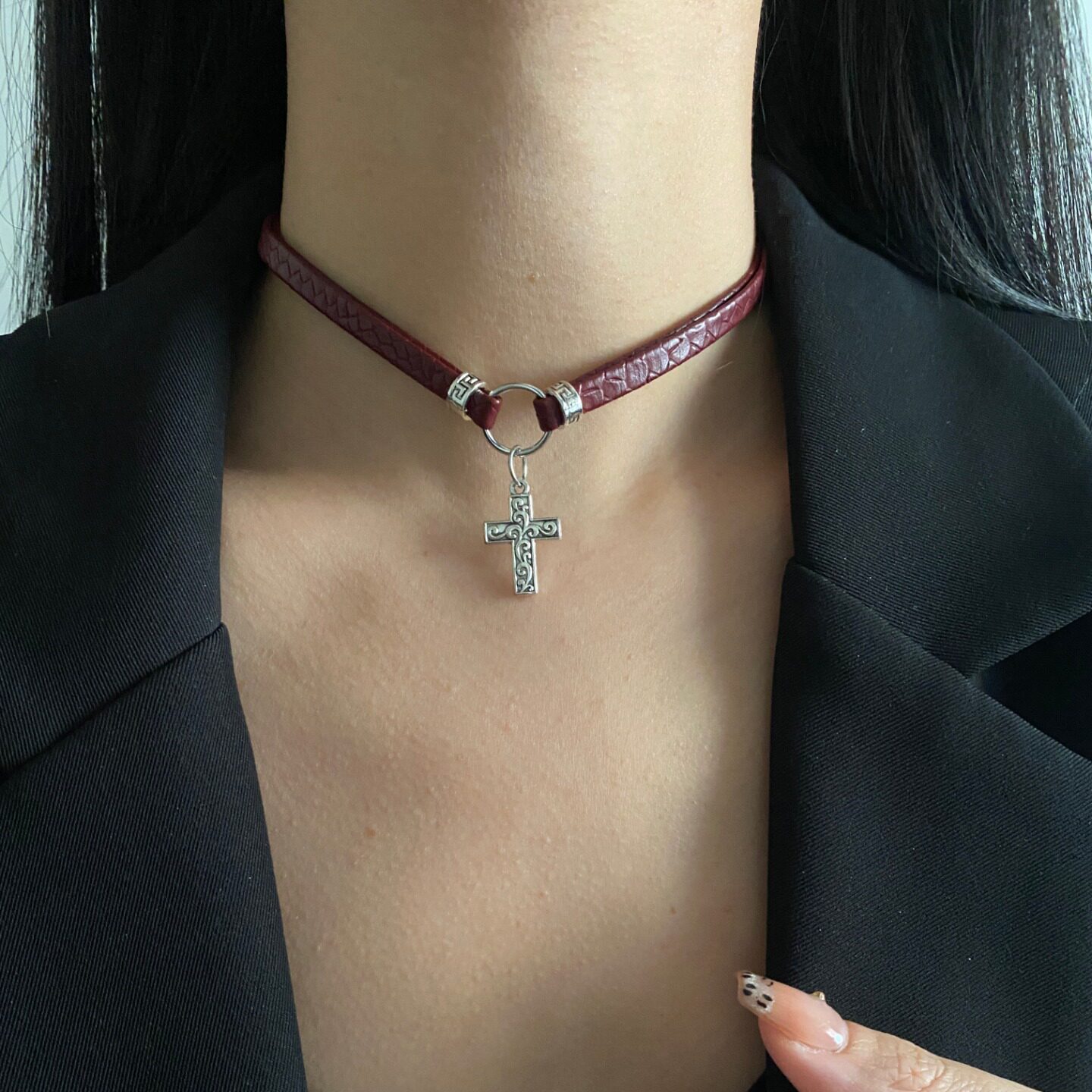 红色皮革十字架项圈女简约百搭