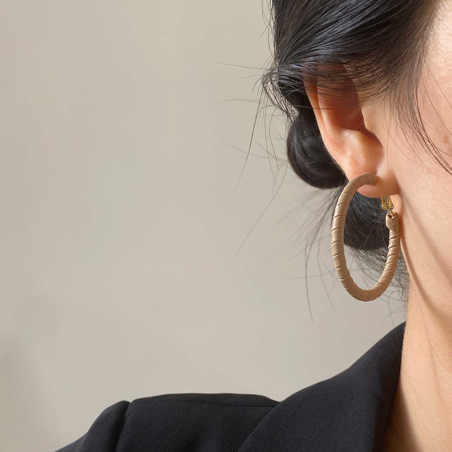 复古港风手工缠绕皮革耳圈轻奢气质时尚个性耳环秋冬新款爆款耳饰