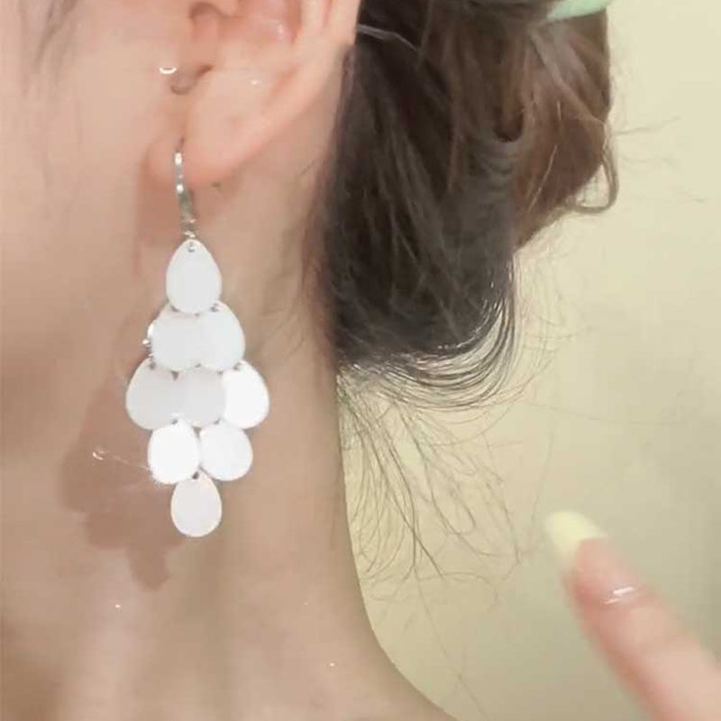 白色水滴圆片设计感耳环