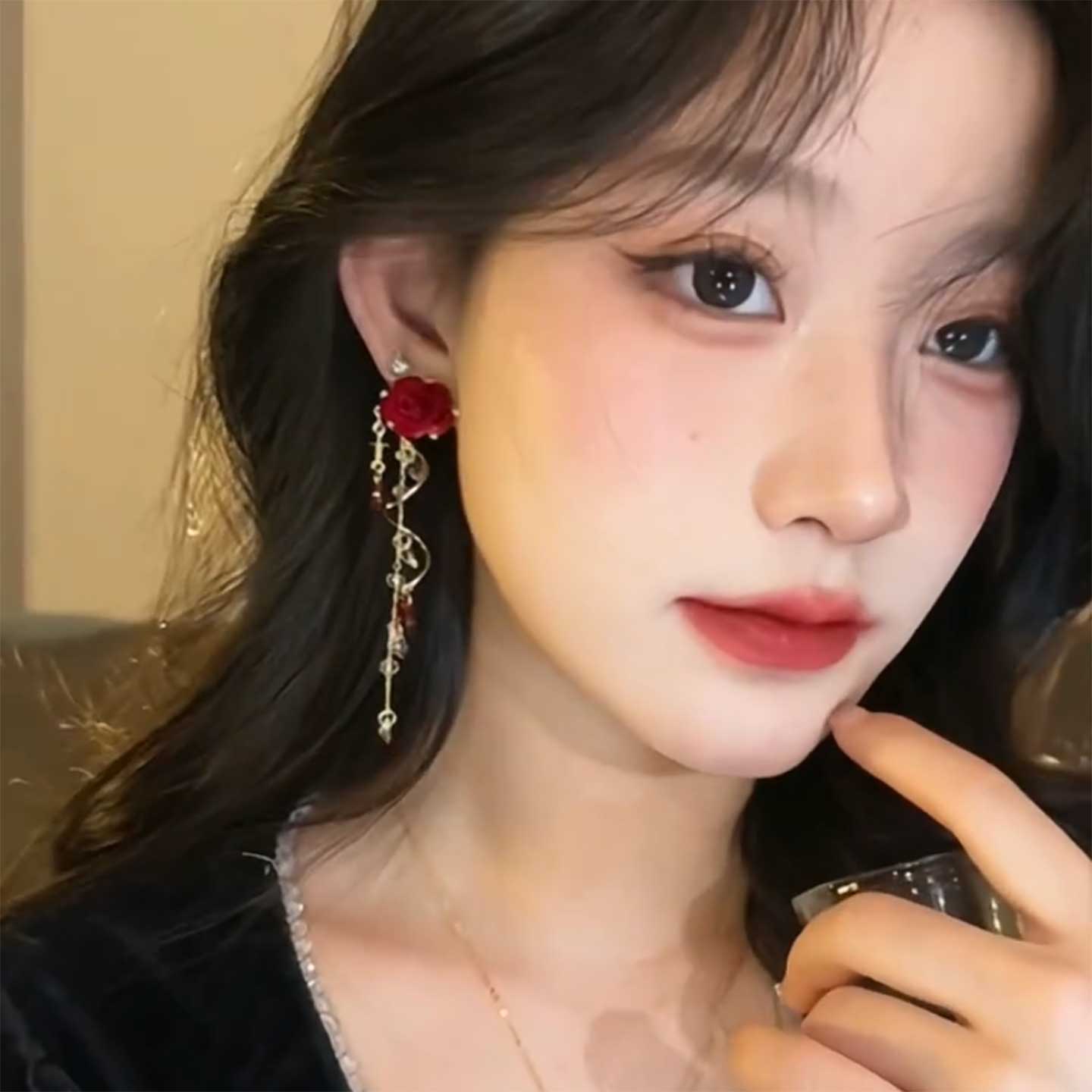 秋冬气质红色山茶花流苏耳钉女轻奢气质简约个性耳环新款百搭耳饰