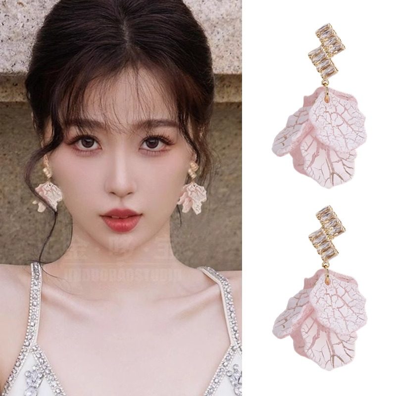 粉色花瓣耳钉女款2025新款爆款轻奢高级感耳坠小众设计感耳夹耳饰,饰品/流行首饰/时尚饰品新,耳夹,淘宝优惠券,粉丝福利购,淘宝优惠卷