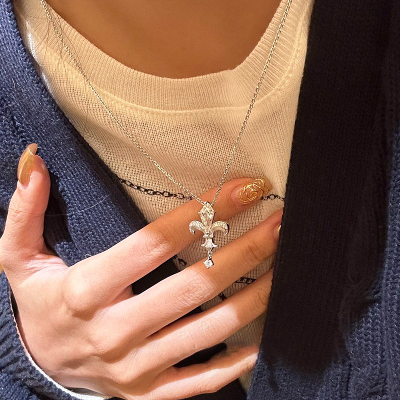 新中式银色鸢尾花吊坠项链女百搭