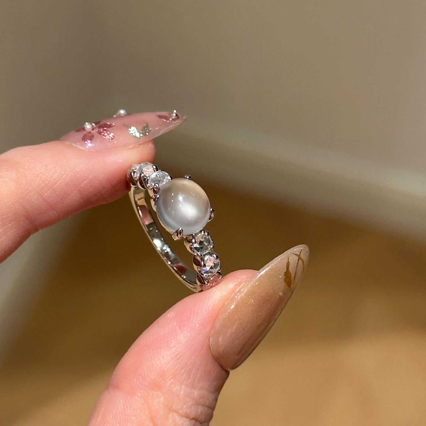 韩式清冷感仿玉髓蛋面戒指女2025新款爆款轻奢高级感小众设计指环