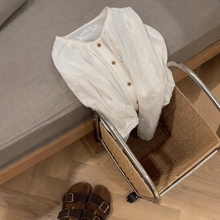 今年流行漂亮蕾丝刺绣衬衣女夏季薄款轻奢高级感杏色娃娃衫上衣