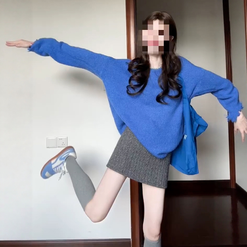 纯欲风灰色针织半身裙女2025秋冬新款小众设计感麻花包臀短裙ins