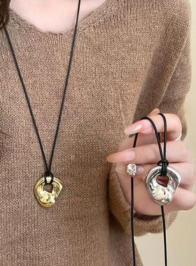 气质抽象镂空金属吊坠项链女极简时尚皮绳长款毛衣链轻奢小众配饰