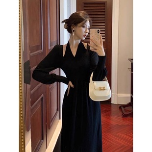 小个子黑色挂脖针织连衣裙子2025秋冬季新款女装大衣内搭打底长裙