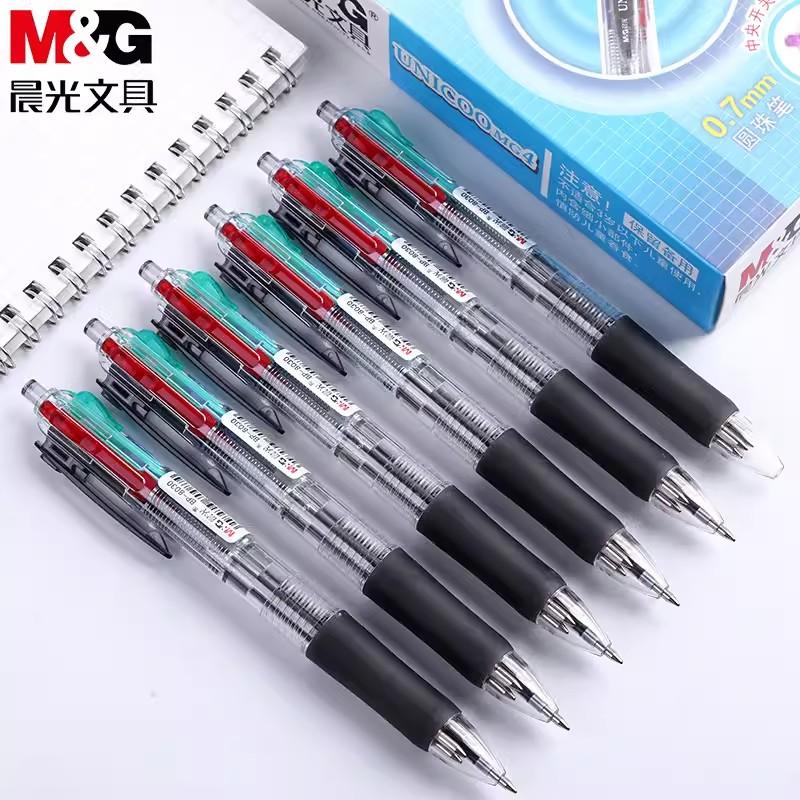 晨光按动笔书写学生笔记工作多色