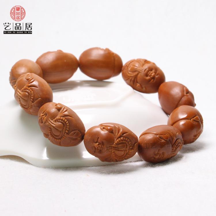 2026厂家橄榄核雕一心向佛红皮老油核静心小沙弥文玩橄榄核