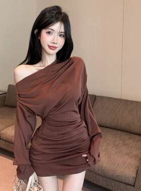 性感露肩包臀长袖褶皱修身连衣裙女装秋冬装收腰时尚质感绝美裙子