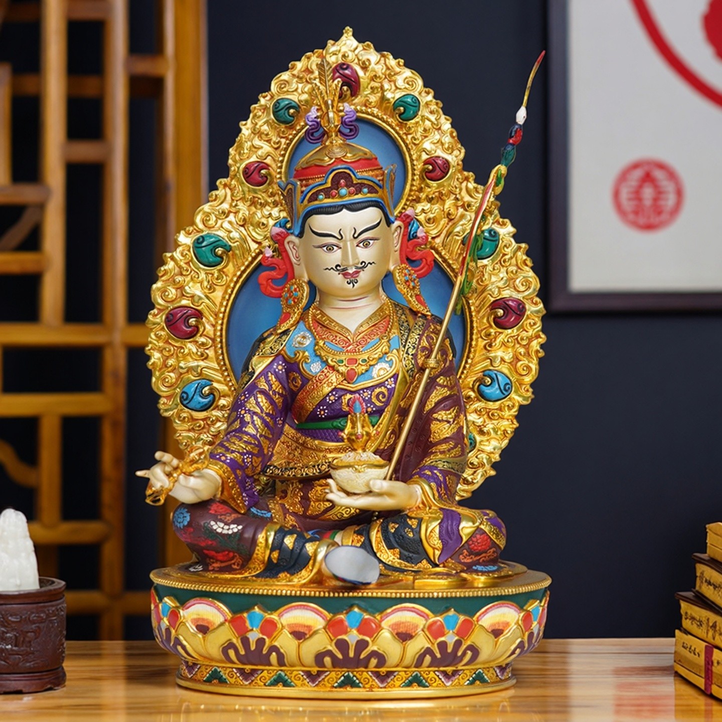 尼泊尔工艺纯铜彩绘莲花生大士佛像带背光莲师坐像手工錾刻摆件