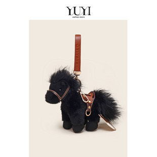 YUYI原创丑萌马年大吉祥物高级感小马公仔车钥匙扣书包背包挂件男