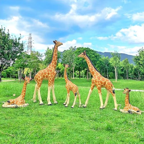 户外仿真长颈鹿雕塑植物园发光动物鹿模型园林草坪落地装饰大摆件