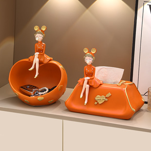 创意奶油风女孩纸巾盒抽纸盒摆件轻奢高档家用餐桌客厅桌面装饰品