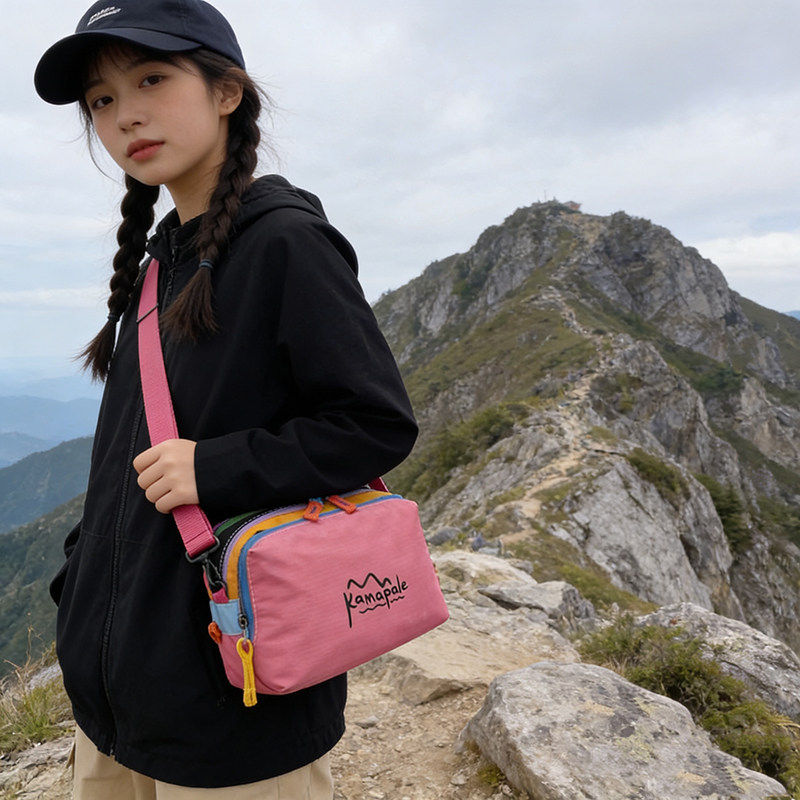 儿童多巴胺撞色斜挎包男女户外登山单肩包时尚百搭手拎三层化妆包