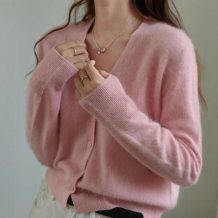 26春装温柔风羊毛羊绒拉绒粉色毛衣外套女V领纽扣百搭针织开衫潮