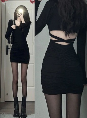 纯欲风辣妹长袖连衣裙女秋装小众设计感露背别致显瘦黑色包臀女