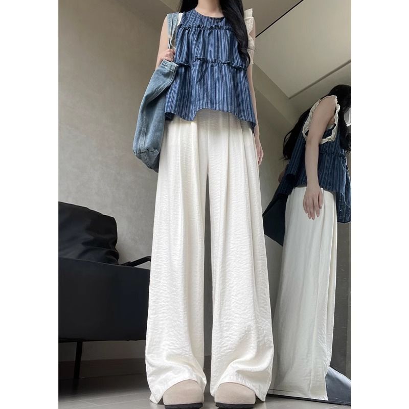 Randomly distribute miscellaneous clothing tops and pants